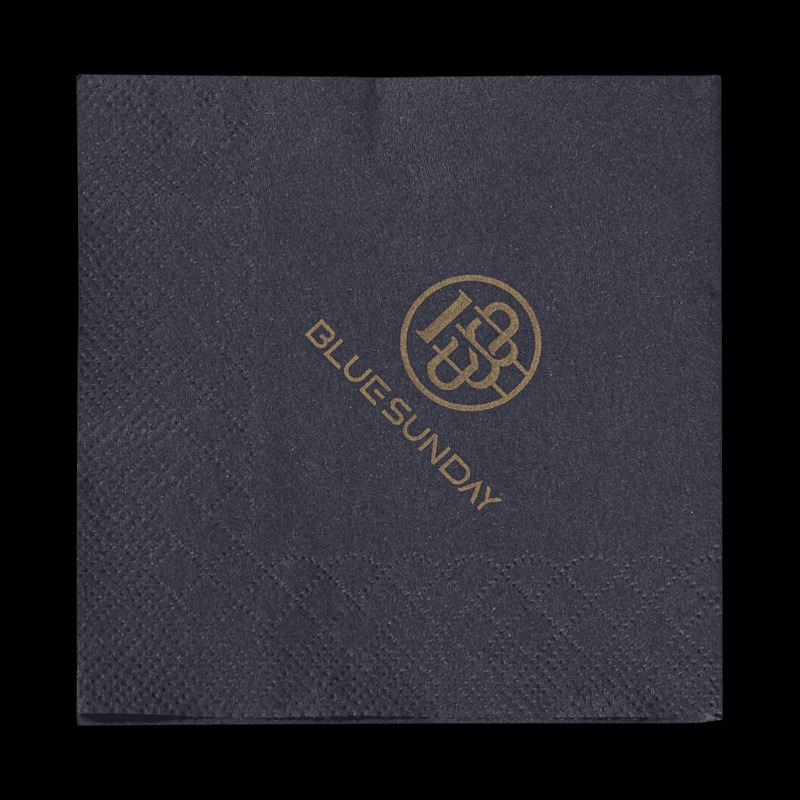 Wszechstronne kolorowe serwetki papierowe z nadrukiem poprawiają ogólne wrażenia z wydarzenia