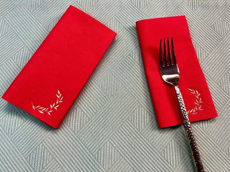 Jak produkowane są serwetki Airlaid i co czyni je wyjątkowymi?