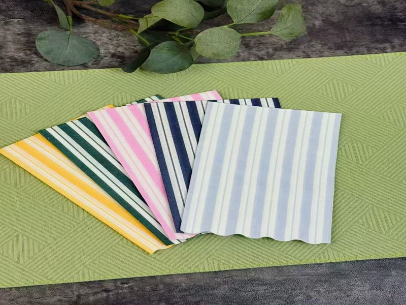 Jak wybrać wysokiej jakości serwetki wycinane: wskazówki dotyczące materiału, grubości i projektu?