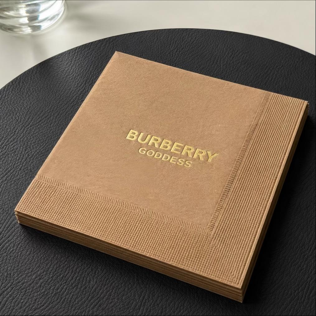 Luksusowe brązowe serwetki papierowe ze złotą folią | 25x25 cm | Niestandardowa „Bogini Burberry”